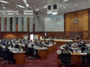 Plenaria Parlamentu Nasional debate kona ba estensaun Estadu Emerjensia ba daruak iha Uma Fukun, Segunda Feira (27/04)
