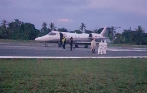 Aviaun Jet ne&#039;ebe para iha Aeroportu Prezidente Nicolalu Lobato Komoro, Dili iha loron rua ba Kotuk