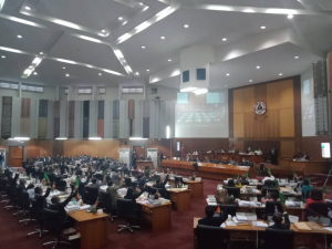 Membru Parlamentu Nasional vota hodi aprova estensaun EE iha plenaria Parlamentu Nasional iha sabado semana kotuk